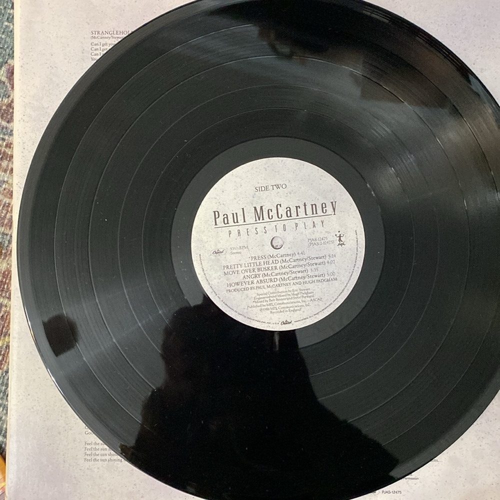 Paul McCartney - Press to play - 1986. Capitol Records Vinyl Record - Picture 8 of 9